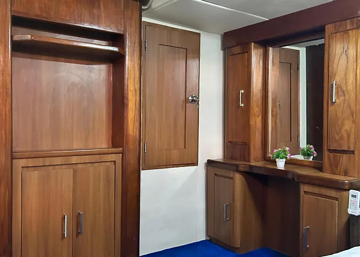 La Merry Yacht Cruise Serangan