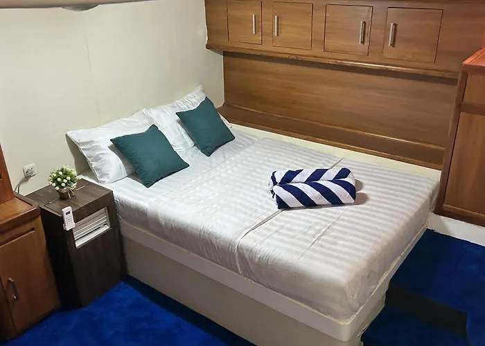 La Merry Yacht Cruise Botel Serangan