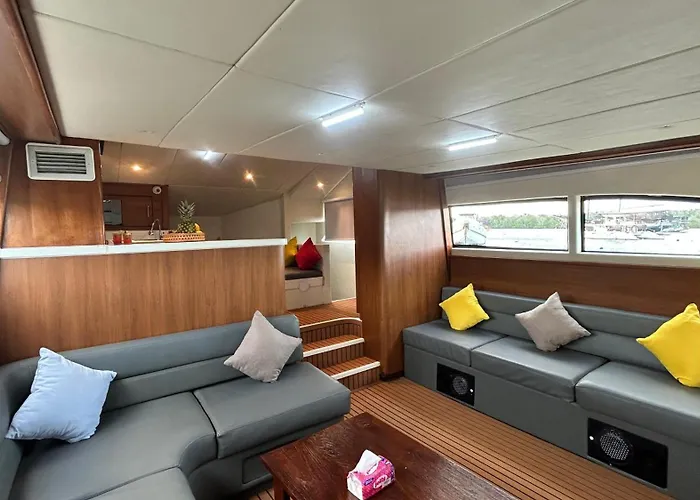 Botel La Merry Yacht Cruise